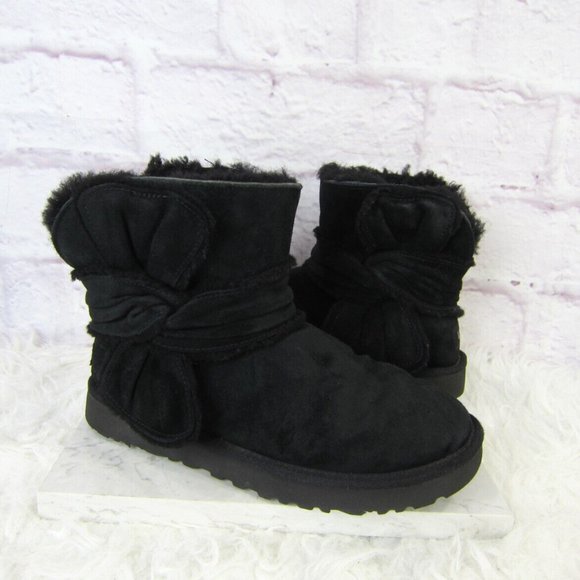 UGG Australia Mini Spill Seam Bow Boots Black 1095701 Shearling Suede size 9 - Picture 1 of 9